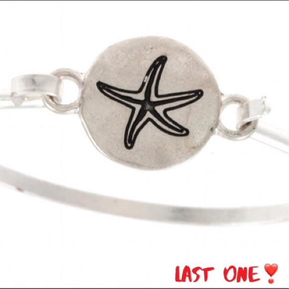 sunsparkles Jewelry - 🟠3/$25 Starfish etched disk bracelet - Silver